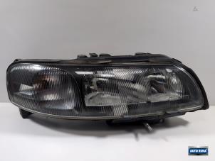 Gebruikte Koplamp rechts Volvo V70 (SW) 2.4 20V 170 Prijs € 49,95 Margeregeling aangeboden door Auto Rima Druten