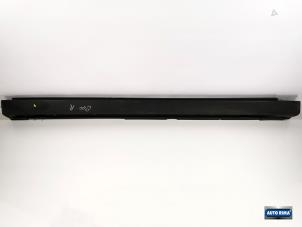 Gebruikte Dorpel rechts Volvo S80 (TR/TS) 2.4 SE 20V 170 Prijs € 49,95 Margeregeling aangeboden door Auto Rima Druten