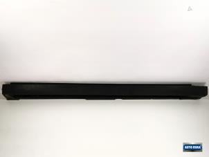 Gebruikte Dorpel rechts Volvo S80 (TR/TS) 2.4 SE 20V 170 Prijs € 49,95 Margeregeling aangeboden door Auto Rima Druten