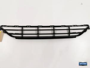 Gebruikte Bumper Rooster Volvo XC90 II 2.0 D5 16V AWD Prijs € 34,95 Margeregeling aangeboden door Auto Rima Druten