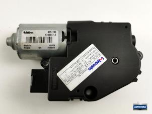 Gebruikte Schuifdak Motor Volvo V60 I (FW/GW) 1.6 T3 16V Prijs € 49,95 Margeregeling aangeboden door Auto Rima Druten