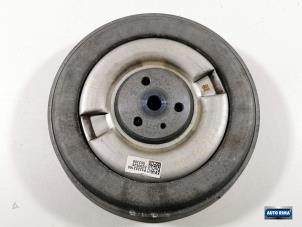 Gebruikte Krukas Poelie Volvo V60 II (ZW) 2.0 B4 16V Mild Hybrid Geartronic Prijs € 99,95 Margeregeling aangeboden door Auto Rima Druten