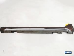 Gebruikte Dorpel links Volvo V60 I (FW/GW) 2.0 D3 16V Prijs € 74,95 Margeregeling aangeboden door Auto Rima Druten