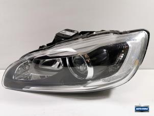 Gebruikte Koplamp links Volvo V60 I (FW/GW) 2.0 D3 16V Prijs € 374,95 Margeregeling aangeboden door Auto Rima Druten