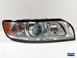 Gebruikte Koplamp rechts Volvo V50 (MW) 2.5 T5 20V Prijs € 349,95 Margeregeling aangeboden door Auto Rima Druten