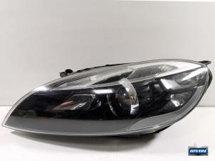 Gebruikte Linker Koplamp Volvo V40 (MV) 1.6 T2 GTDi 16V Prijs € 349,95 Margeregeling aangeboden door Auto Rima Druten