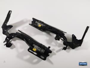 Gebruikte Motorkap Scharnier Volvo V40 (MV) 1.6 T2 GTDi 16V Prijs € 99,95 Margeregeling aangeboden door Auto Rima Druten