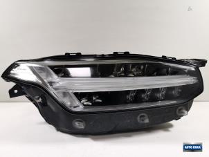 Gebruikte Koplamp rechts Volvo XC90 II 2.0 T8 16V Twin Engine AWD Prijs € 949,95 Margeregeling aangeboden door Auto Rima Druten
