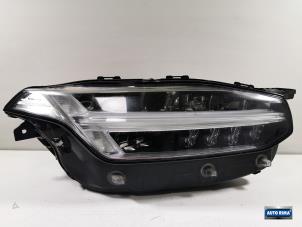 Gebruikte Koplamp rechts Volvo XC90 II 2.0 T8 16V Twin Engine AWD Prijs € 949,95 Margeregeling aangeboden door Auto Rima Druten