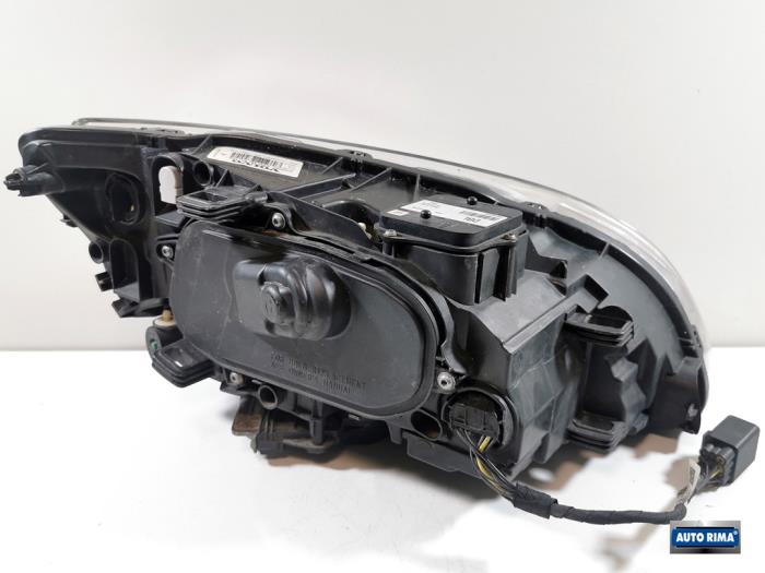 Koplamp links van een Volvo V60 I (FW/GW) 2.0 T5 16V 2016