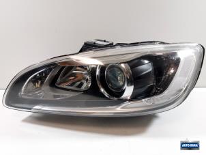 Gebruikte Koplamp links Volvo V60 I (FW/GW) 2.0 T5 16V Prijs € 374,95 Margeregeling aangeboden door Auto Rima Druten