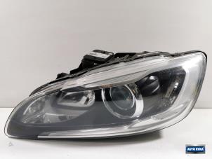 Gebruikte Koplamp links Volvo S60 II (FS) 2.0 D2 16V Prijs € 374,95 Margeregeling aangeboden door Auto Rima Druten