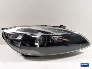 Gebruikte Koplamp rechts Volvo V40 (MV) 1.6 D2 Prijs € 349,95 Margeregeling aangeboden door Auto Rima Druten