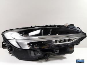 Gebruikte Rechter Koplamp Volvo V90 II (PW) 2.0 D3 16V Prijs € 849,95 Margeregeling aangeboden door Auto Rima Druten