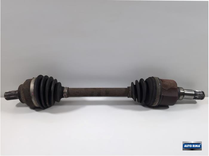 Gebruikte Aandrijfas links-voor Volvo C30 (EK/MK) 1.8 16V Prijs € 74,95 Margeregeling aangeboden door Auto Rima Druten