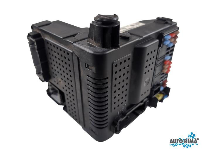 Gebruikte Central electronic module Volvo V70 (SW) 2.4 20V 140 Prijs € 149,95 Margeregeling aangeboden door Auto Rima 