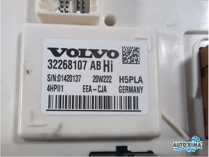 Central electronic module van een Volvo XC40 (XZ) 1.5 T5 Plug-in Hybrid 16V 2020