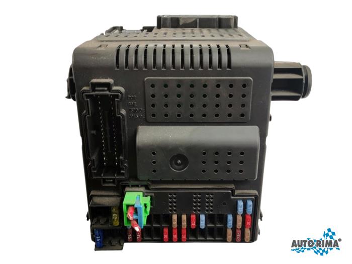 Gebruikte Central electronic module Volvo V70 (SW) 2.4 20V 140 Prijs € 149,95 Margeregeling aangeboden door Auto Rima 
