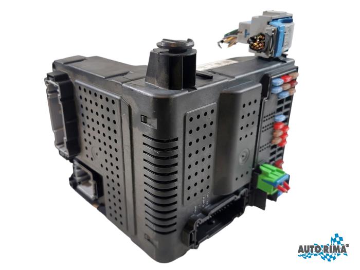 Gebruikte Central electronic module Volvo V70 (SW) 2.4 20V 170 Prijs € 149,95 Margeregeling aangeboden door Auto Rima 