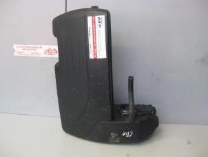 Gebruikte Luchtfilterhuis Renault Clio III (BR/CR) 1.2 16V 75 Prijs op aanvraag aangeboden door de Graaf autodemontage B.V.