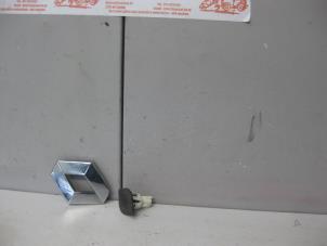 Gebruikte Embleem Renault Megane II Grandtour (KM) 1.6 16V Prijs op aanvraag aangeboden door de Graaf autodemontage B.V.