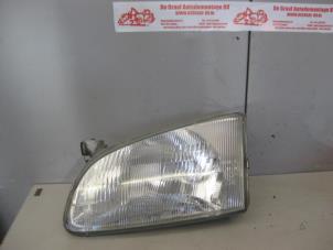 Gebruikte Koplamp links Toyota Starlet (EP9) 1.3,XLi,GLi 16V Prijs op aanvraag aangeboden door de Graaf autodemontage B.V.