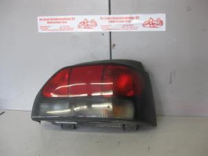 Gebruikte Achterlicht rechts Renault Clio (B/C57/357/557/577) 1.2 Eco Kat. Prijs op aanvraag aangeboden door de Graaf autodemontage B.V.