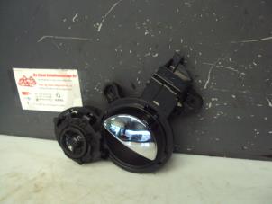 Gebruikte Deurgreep 2Deurs rechts BMW Mini One/Cooper (R50) 1.6 16V Cooper Prijs € 25,00 Margeregeling aangeboden door de Graaf autodemontage B.V.