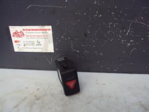 Gebruikte Alarmlicht Schakelaar Ford Galaxy (WGR) 2.3i 16V Prijs € 15,00 Margeregeling aangeboden door de Graaf autodemontage B.V.