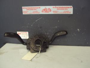 Gebruikte Combischakelaar Stuurkolom Volkswagen Transporter Prijs op aanvraag aangeboden door de Graaf autodemontage B.V.