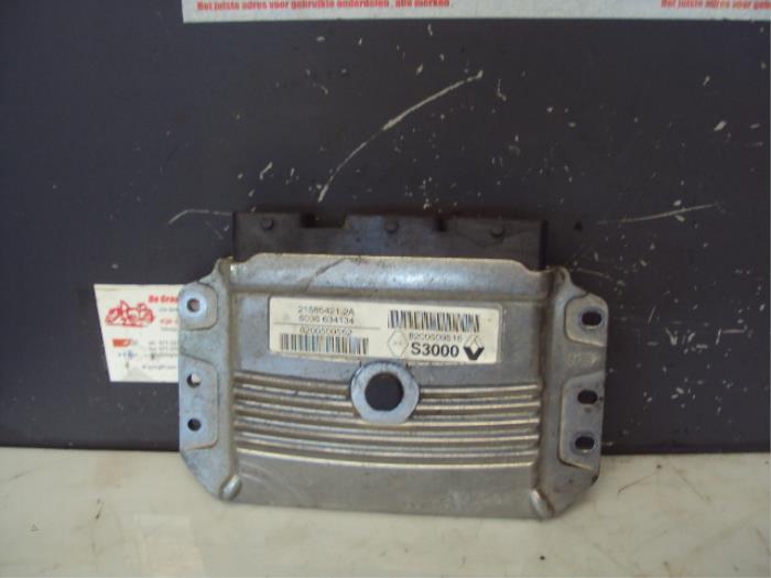 Gebruikte Computer Motormanagement Renault Scénic II (JM) 1.6 16V Prijs op aanvraag aangeboden door de Graaf autodemontage B.V.