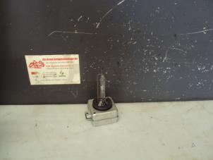 Gebruikte Xenon Lamp Volkswagen Touareg (7LA/7L6) 5.0 TDI V10 Prijs € 50,00 Margeregeling aangeboden door de Graaf autodemontage B.V.