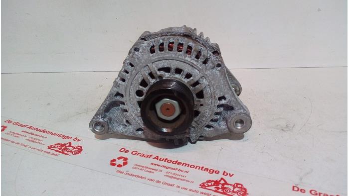 Gebruikte Dynamo Nissan Micra (K11) 1.0 16V Prijs € 40,00 Margeregeling aangeboden door de Graaf autodemontage B.V.