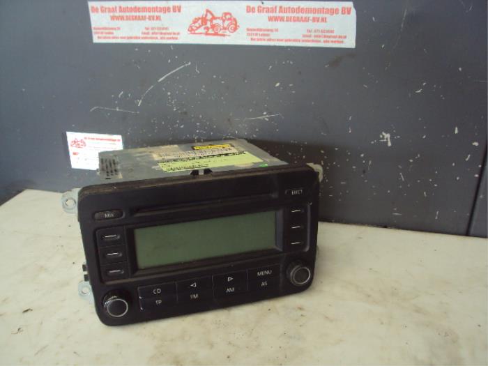 Radio CD Speler van een Volkswagen Caddy III (2KA,2KH,2CA,2CH) 2.0 SDI 2005