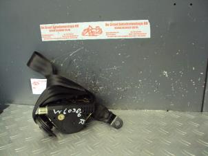 Gebruikte Veiligheidsgordel rechts-voor Volkswagen Touran (1T1/T2) 1.6 FSI 16V Prijs op aanvraag aangeboden door de Graaf autodemontage B.V.