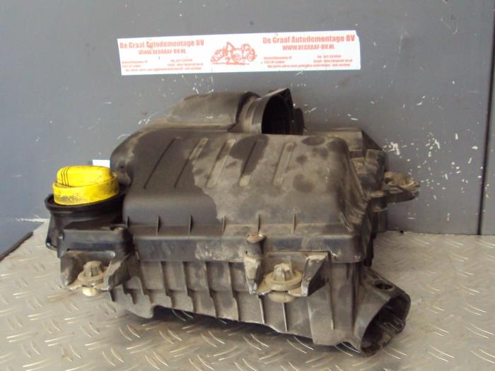 Gebruikte Luchtfilterhuis Nissan Primastar 2.0 dCi 90 Prijs op aanvraag aangeboden door de Graaf autodemontage B.V.