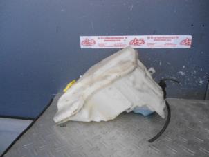 Gebruikte Ruitensproeiertank voor Mazda 6 (GG12/82) 1.8i 16V Prijs op aanvraag aangeboden door de Graaf autodemontage B.V.