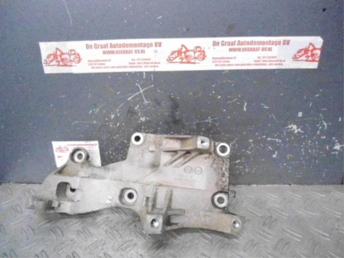 Gebruikte Dynamosteun boven Seat Ibiza III (6L1) 1.4 TDI 70 Prijs op aanvraag aangeboden door de Graaf autodemontage B.V.