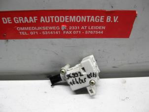 Gebruikte Centrale deurvergrendelingsmotor Volkswagen New Beetle (9C1/9G1) 2.0 Prijs op aanvraag aangeboden door de Graaf autodemontage B.V.