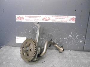 Gebruikte Oliepomp Volkswagen Multivan T5 (7E/7HC/7HF/7HM) 2.5 TDi Prijs op aanvraag aangeboden door de Graaf autodemontage B.V.