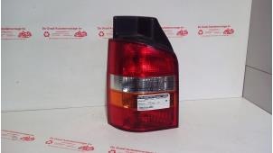 Gebruikte Achterlicht links Volkswagen Transporter T5 2.5 TDi Prijs € 25,00 Margeregeling aangeboden door de Graaf autodemontage B.V.