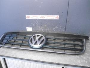 Gebruikte Grille Volkswagen Transporter T5 2.5 TDi Prijs op aanvraag aangeboden door de Graaf autodemontage B.V.