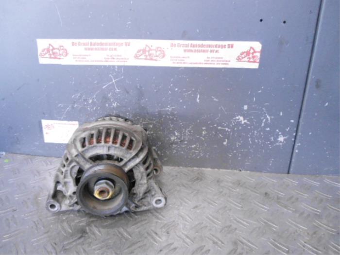 Gebruikte Dynamo Volkswagen Passat (3B3) 2.8 V6 30V Prijs op aanvraag aangeboden door de Graaf autodemontage B.V.