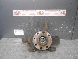 Gebruikte Asschenkel links-voor Opel Astra H (L48) 1.4 16V Twinport Prijs op aanvraag aangeboden door de Graaf autodemontage B.V.