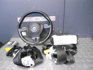 Gebruikte Airbag Set + Module Volkswagen Passat Prijs op aanvraag aangeboden door de Graaf autodemontage B.V.
