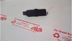 Gebruikte Sensor Temeratuur buiten Mercedes CLK (R208) 2.0 200 16V Prijs € 25,00 Margeregeling aangeboden door de Graaf autodemontage B.V.