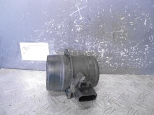 Gebruikte Luchtmassameter Volkswagen Golf V (1K1) 2.0 TDI 16V Prijs op aanvraag aangeboden door de Graaf autodemontage B.V.