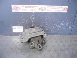 Gebruikte Motorrubber Volkswagen Golf V (1K1) 2.0 TDI 16V Prijs op aanvraag aangeboden door de Graaf autodemontage B.V.