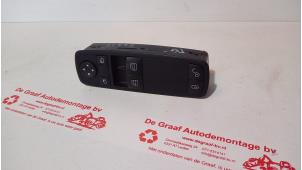 Gebruikte Schakelblok ruiten Mercedes A (W169) 2.0 A-200 CDI 16V 3-Drs. Prijs € 30,00 Margeregeling aangeboden door de Graaf autodemontage B.V.