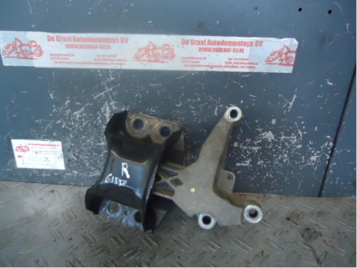 Gebruikte Motorrubber Renault Twingo II (CN) 1.2 Prijs op aanvraag aangeboden door de Graaf autodemontage B.V.